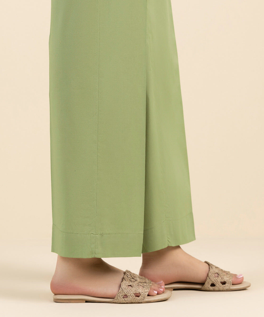 Woman - Green Solid Cambric Straight Pants