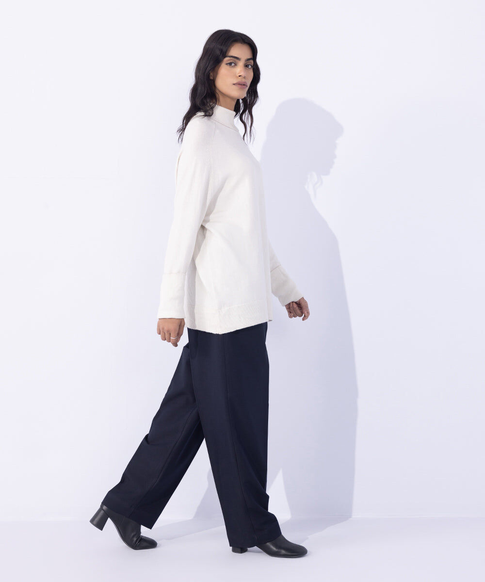 Woman - White Lightweight Raglan Sweater