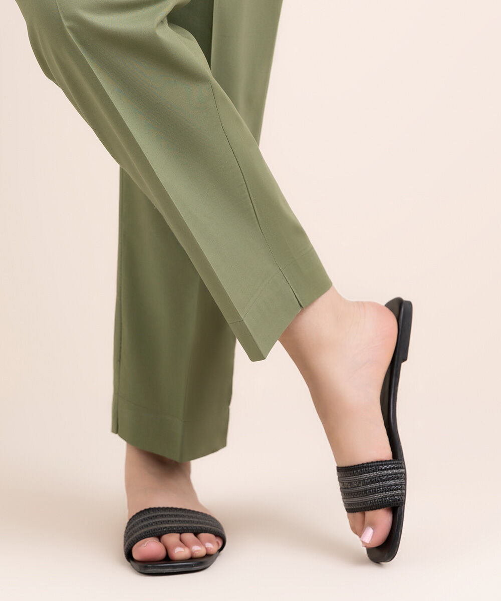 Woman - Green Solid Cambric Straight Pants