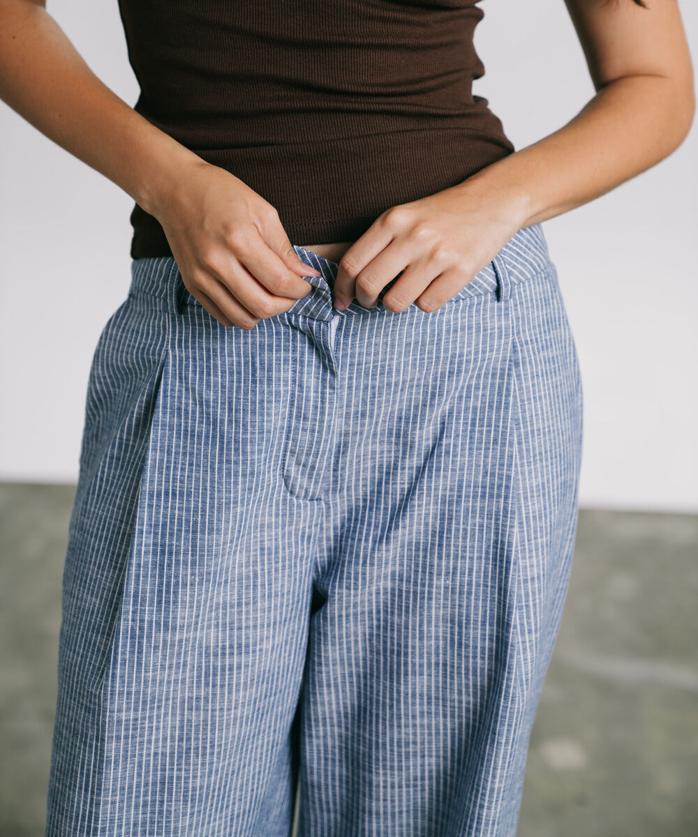 Women's Western Wear Blue Straight Fit Pleated Trouser