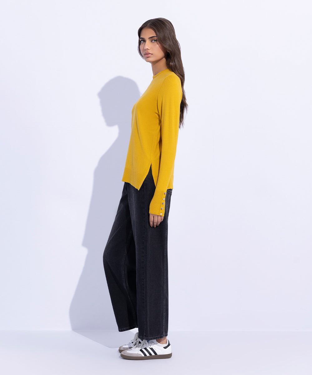 Woman - Yellow Lightweight Sweater with Gold Buttons