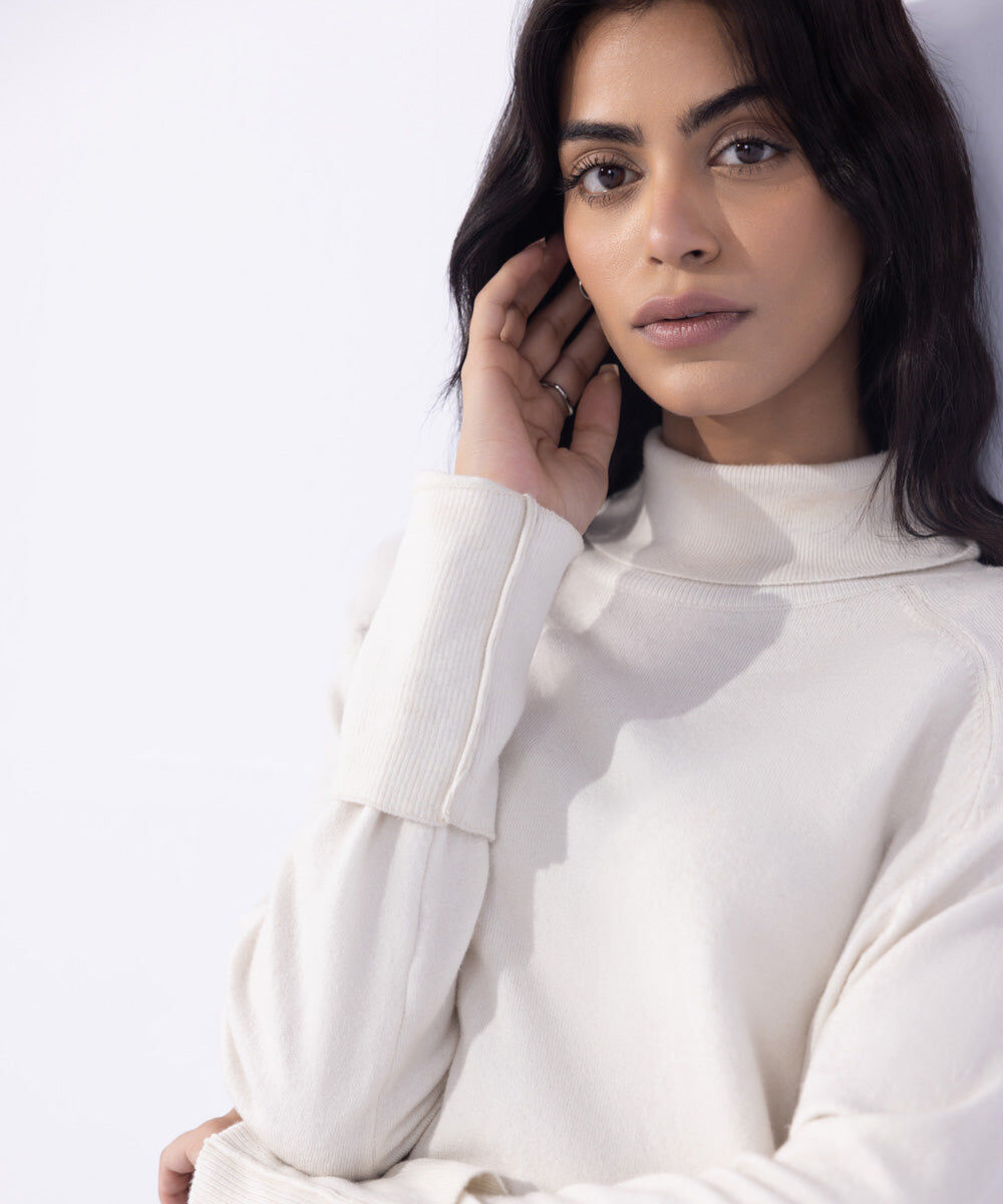 Woman - White Lightweight Raglan Sweater