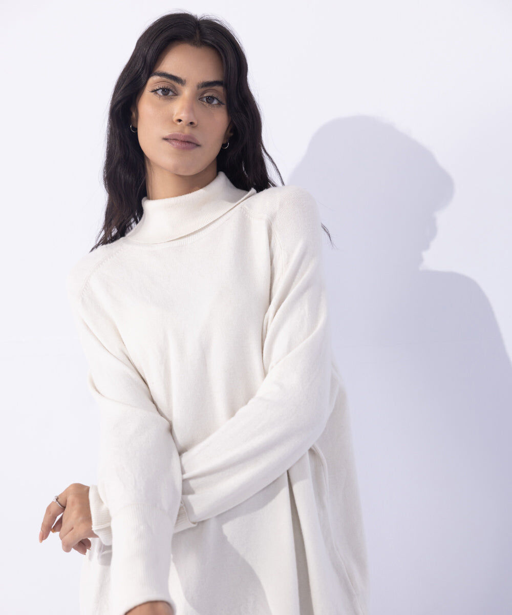 Woman - White Lightweight Raglan Sweater