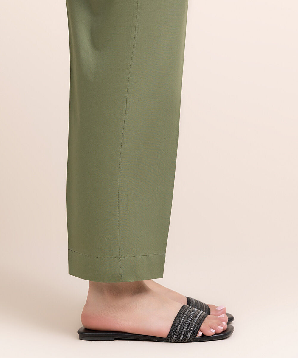 Woman - Green Solid Cambric Straight Pants