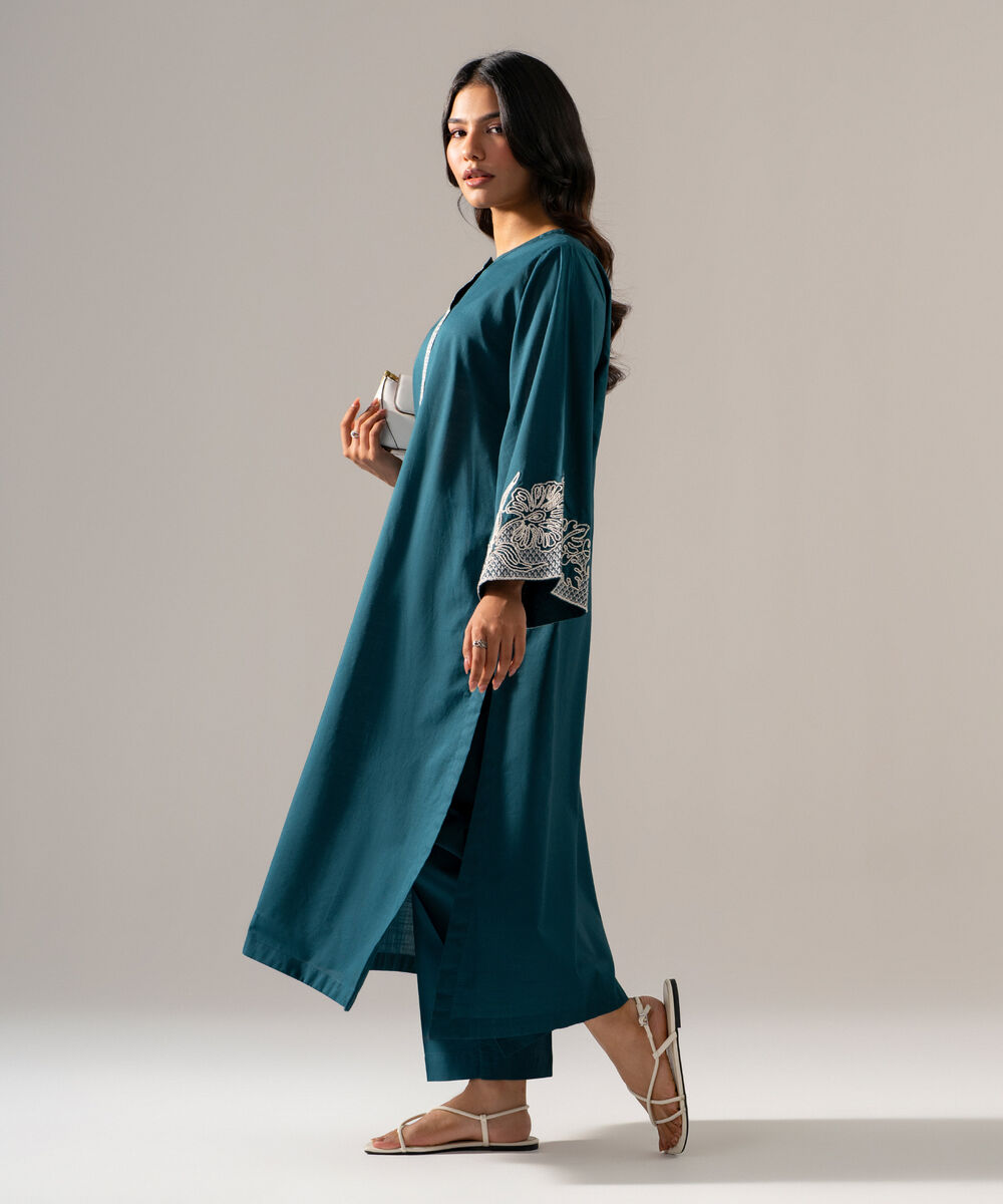 Women's RTW Cross Hatch Solid Embroidered Teal Straight Shirt
