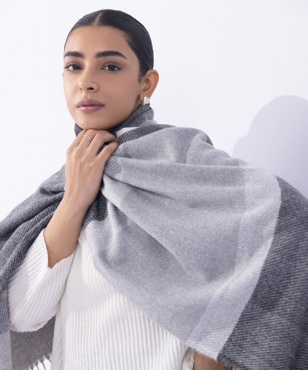 Woman - Grey Soft Woven Scarf