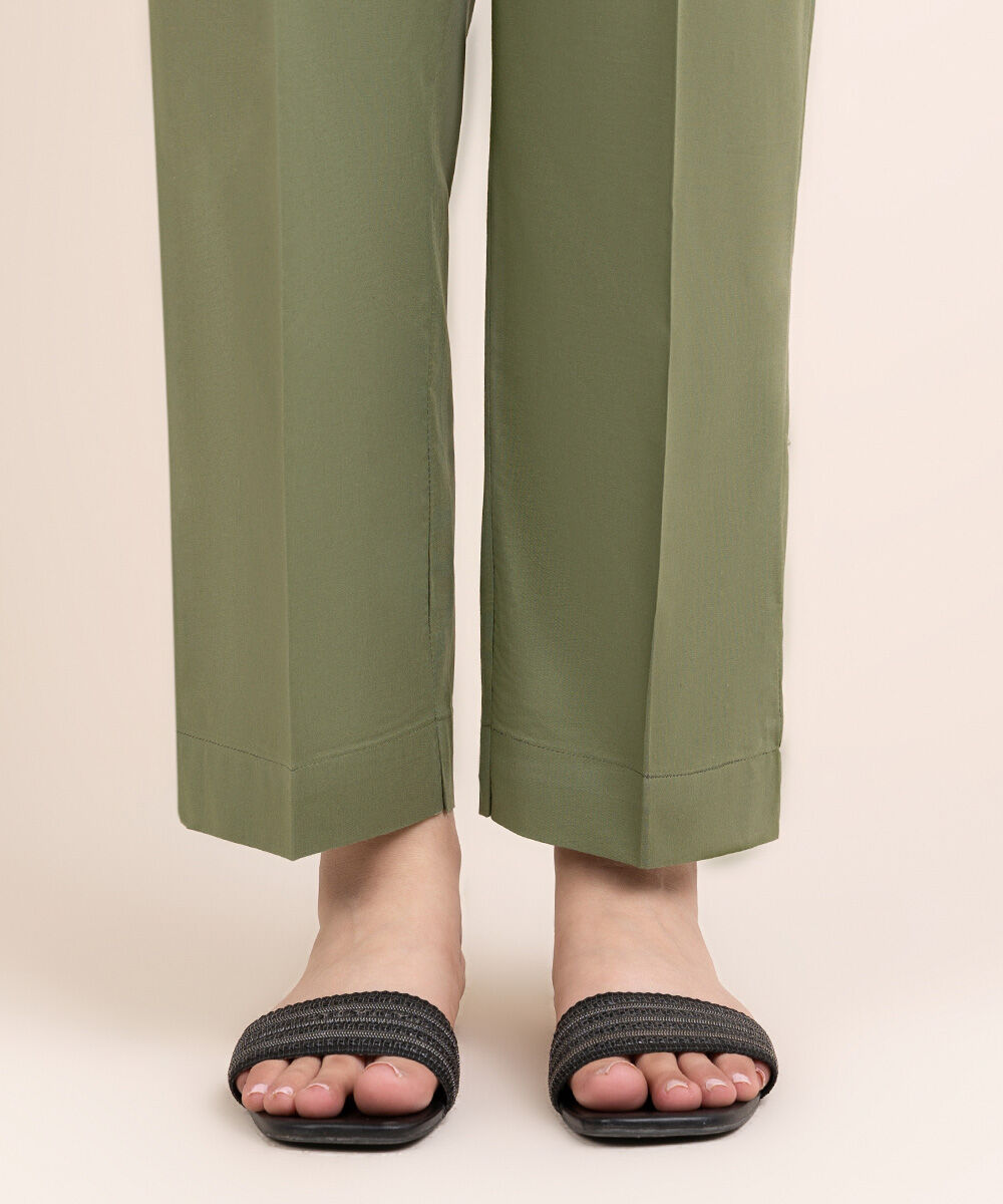 Woman - Green Solid Cambric Straight Pants